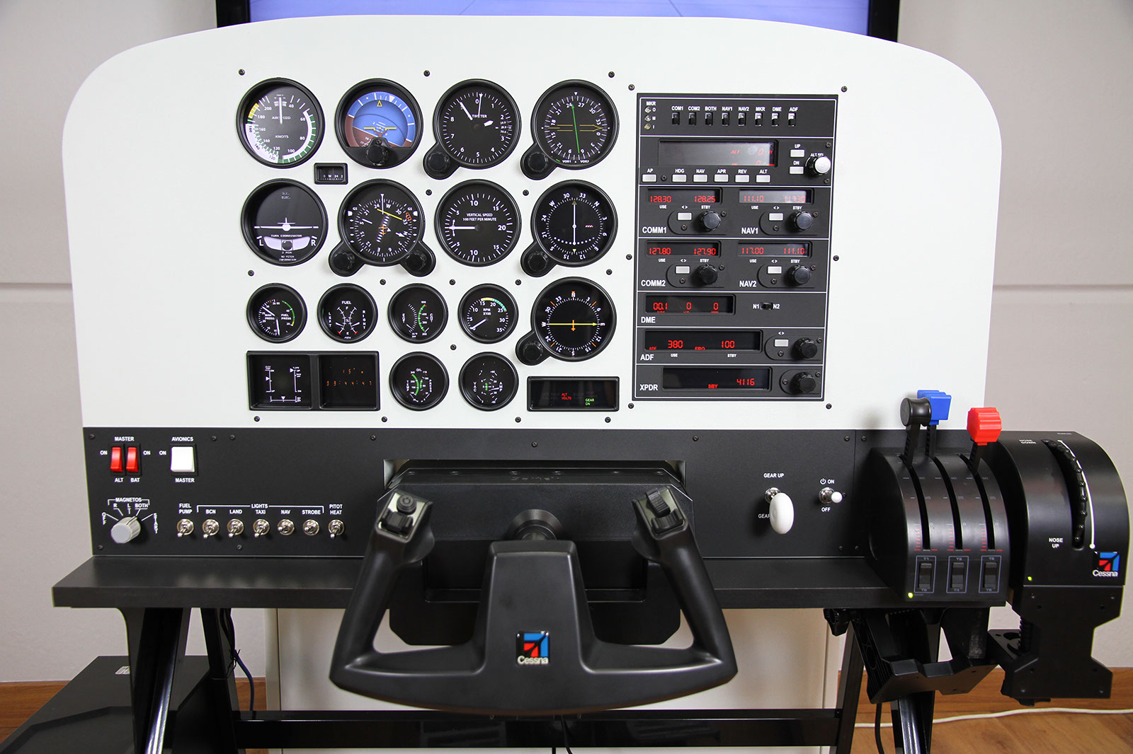 Virtual-Fly's Solo Flight Panel with some GA Panel Gauges and full GA Radio Stack